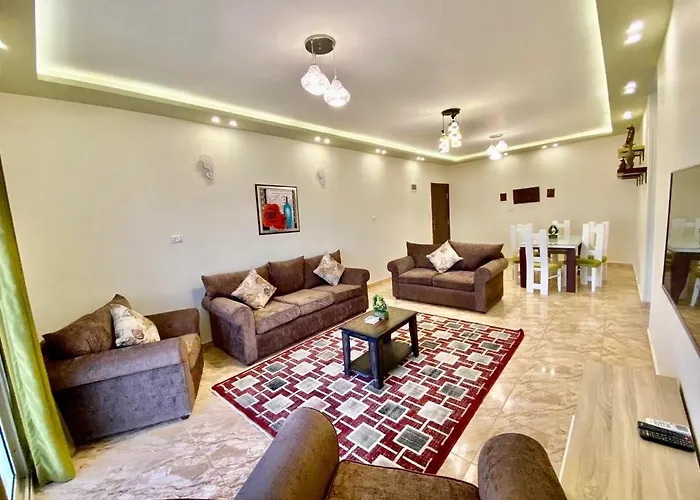 Charbel Apartmanhotel Gurdaka
