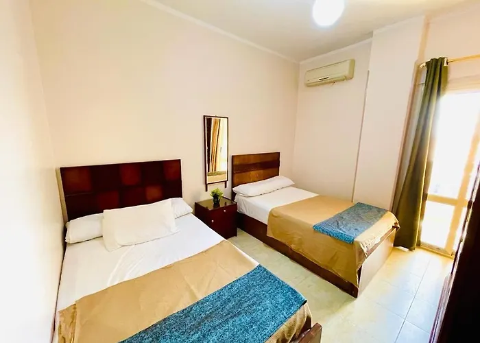 Charbel Apartmanhotel Gurdaka