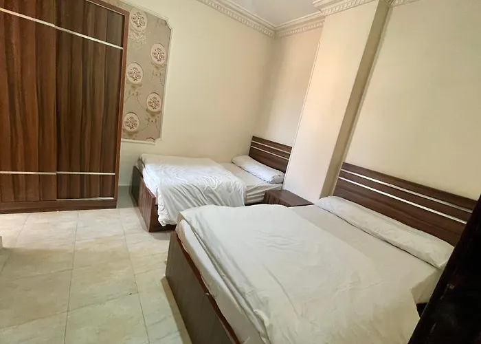 Charbel Apartmanhotel Gurdaka